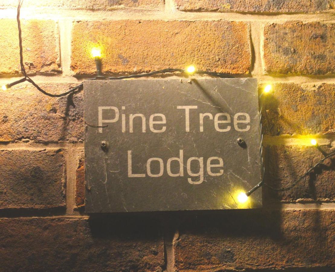 Pine Tree Lodge, Бриднорт Екстер'єр фото